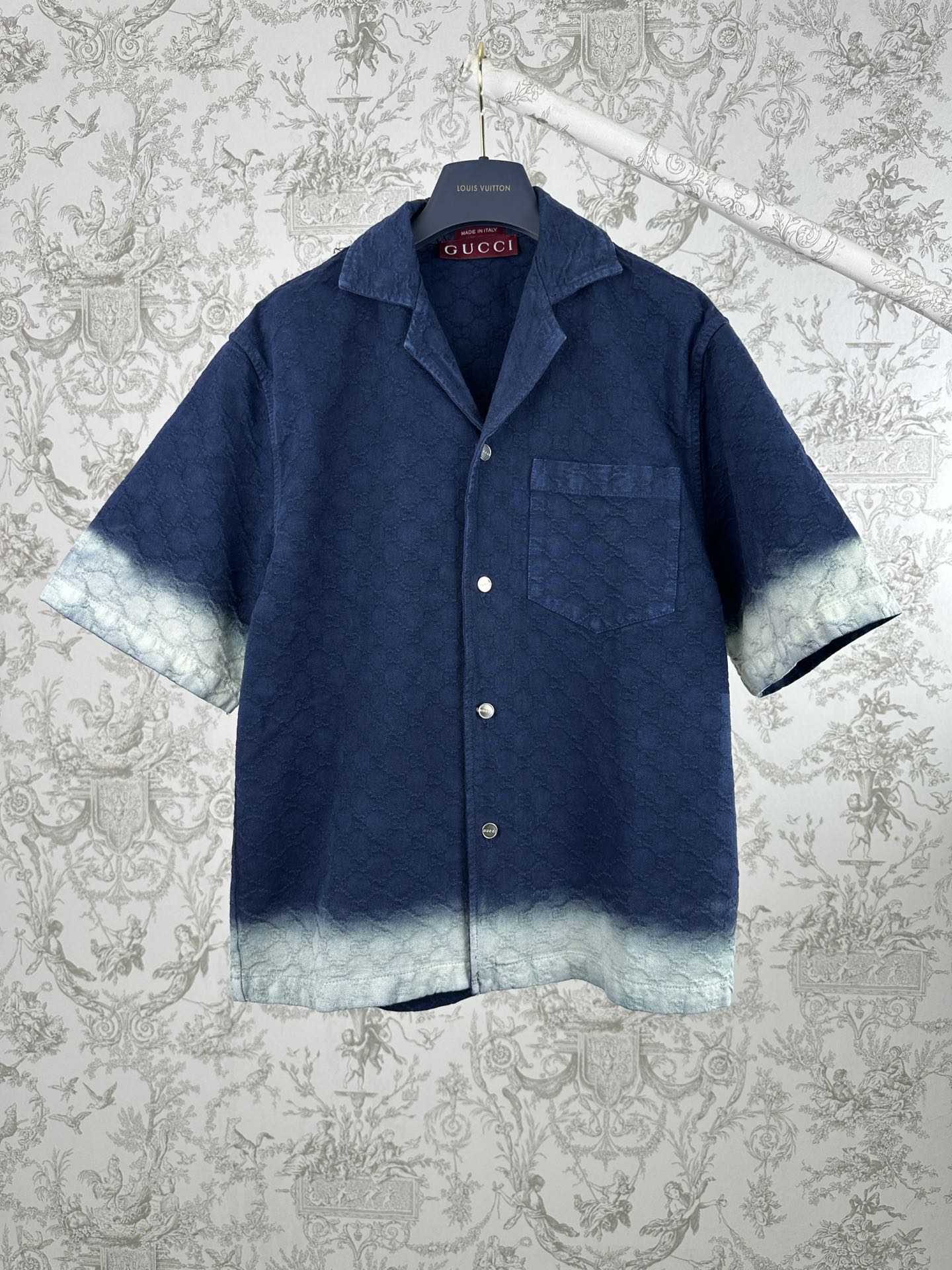 Gucci short-sleeve button shirt with chest pocket, dark blue and light hem trim