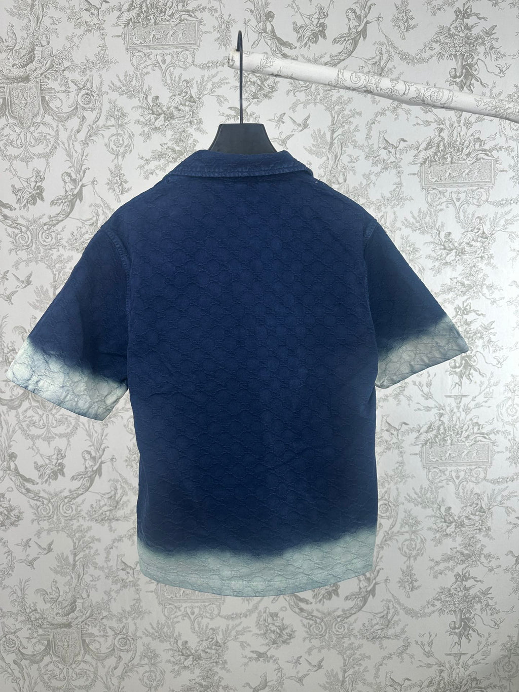 Gucci short-sleeve button shirt, back view, dark blue with light blue hem