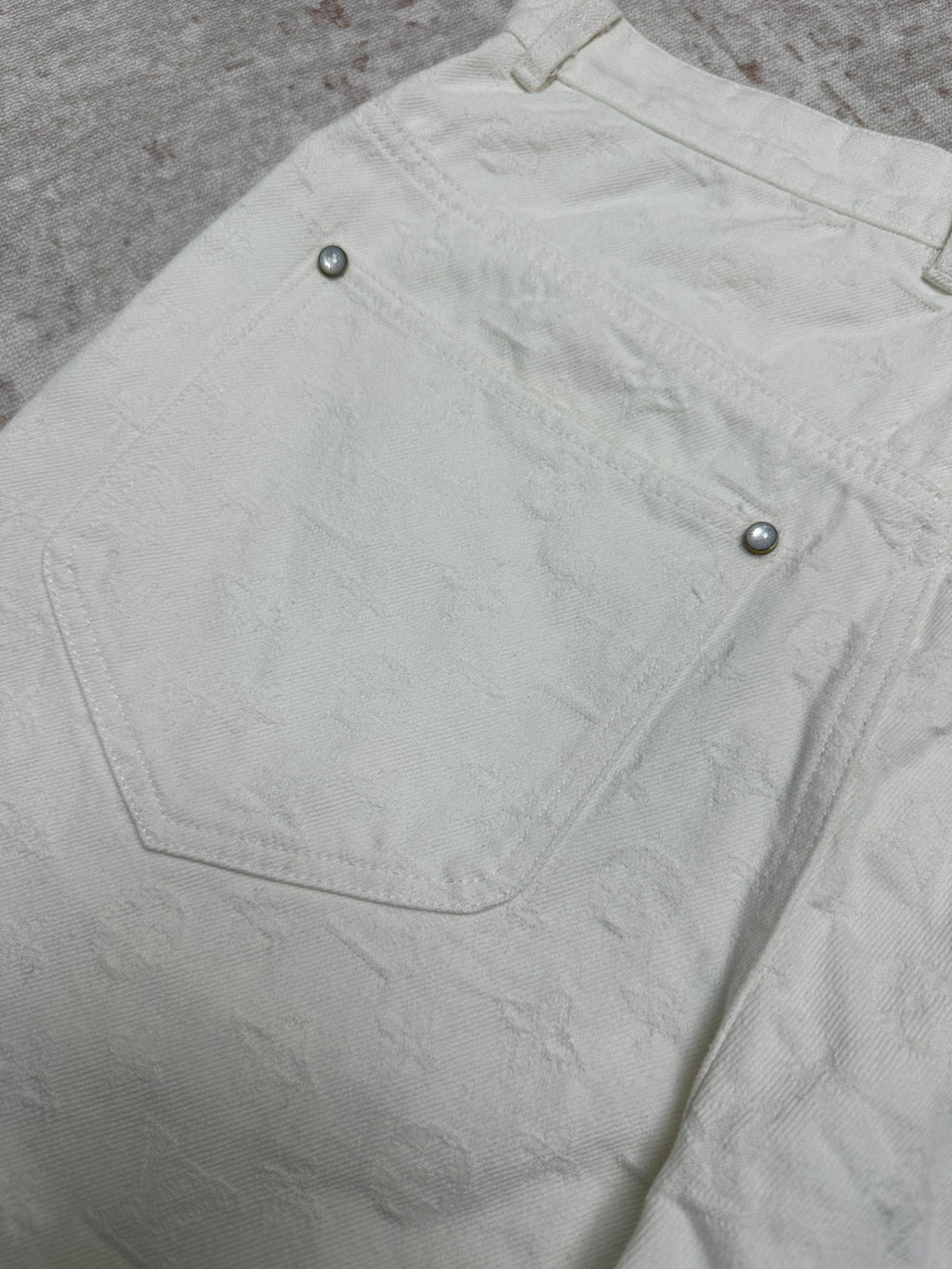 White shorts back pocket with metal rivet accents