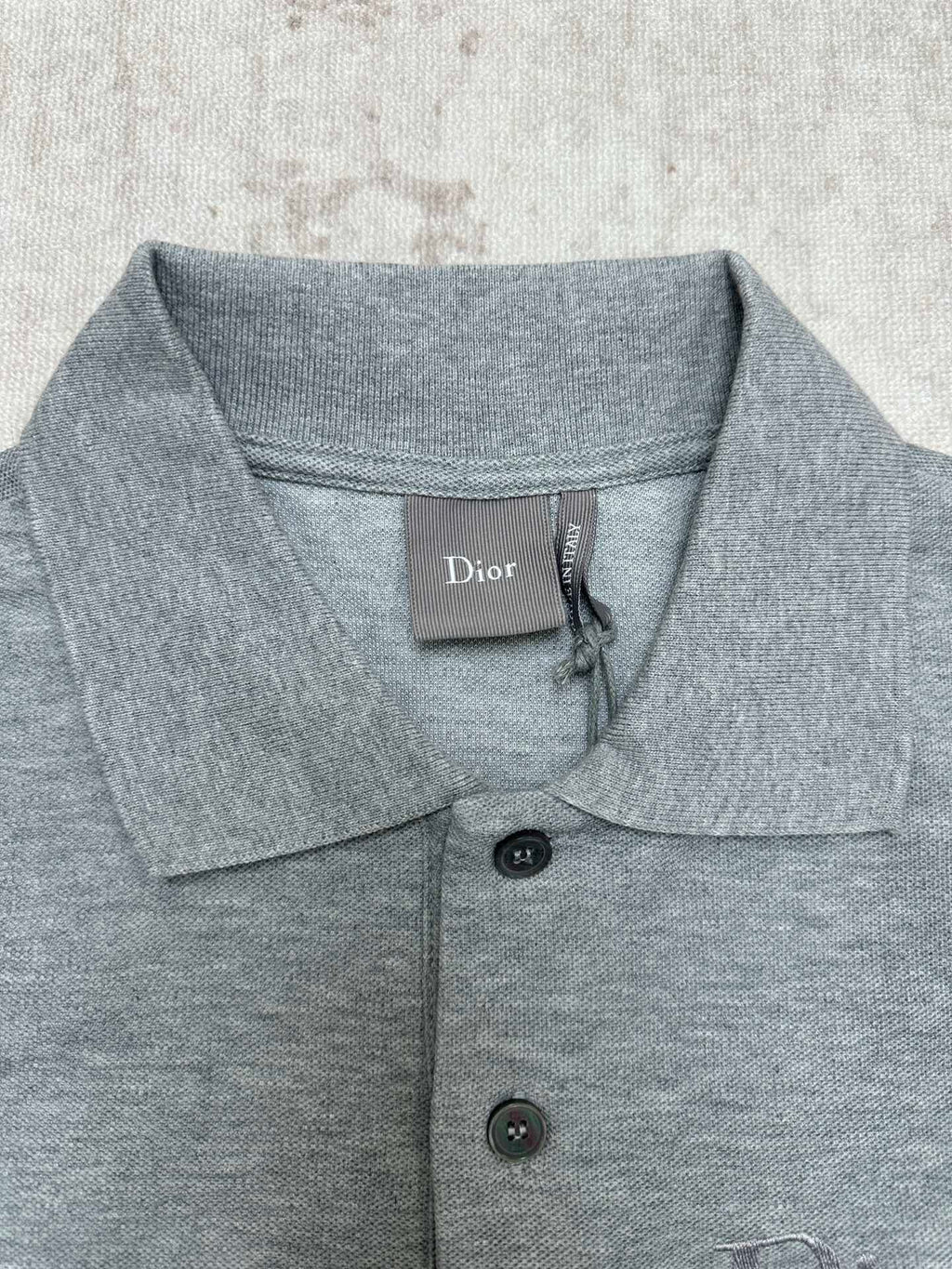Heather gray polo collar with Dior label and two-button placket