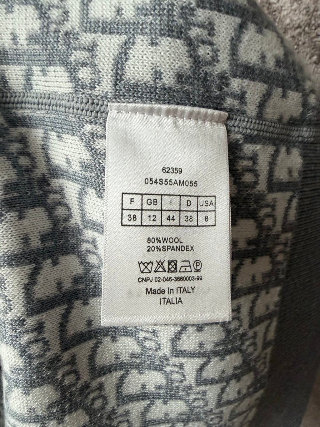 Clothes label tag: 80% wool, 20% spandex; size 38; Made in Italy