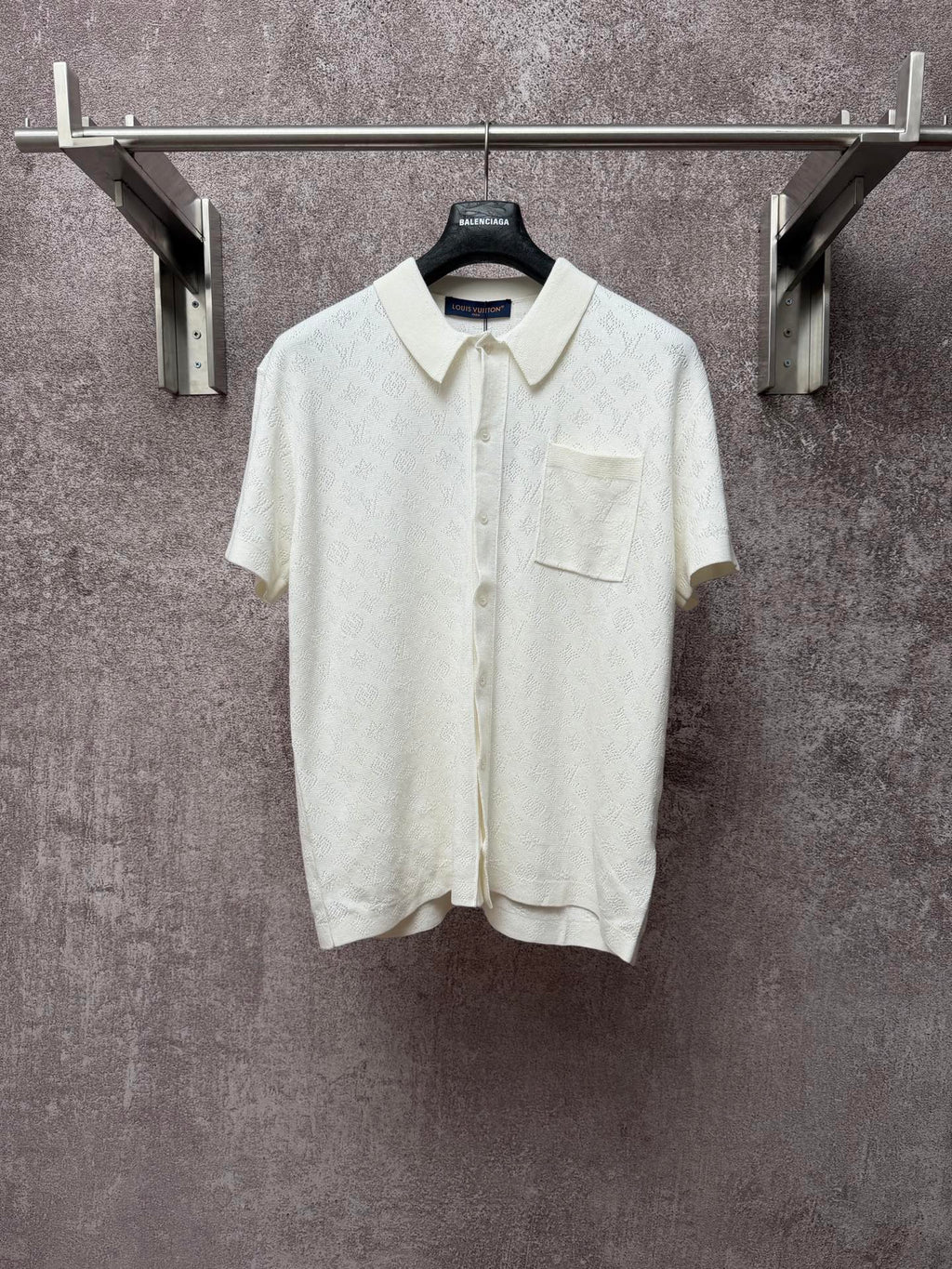 Cream short-sleeve button-up polo shirt with point collar and chest pocket
