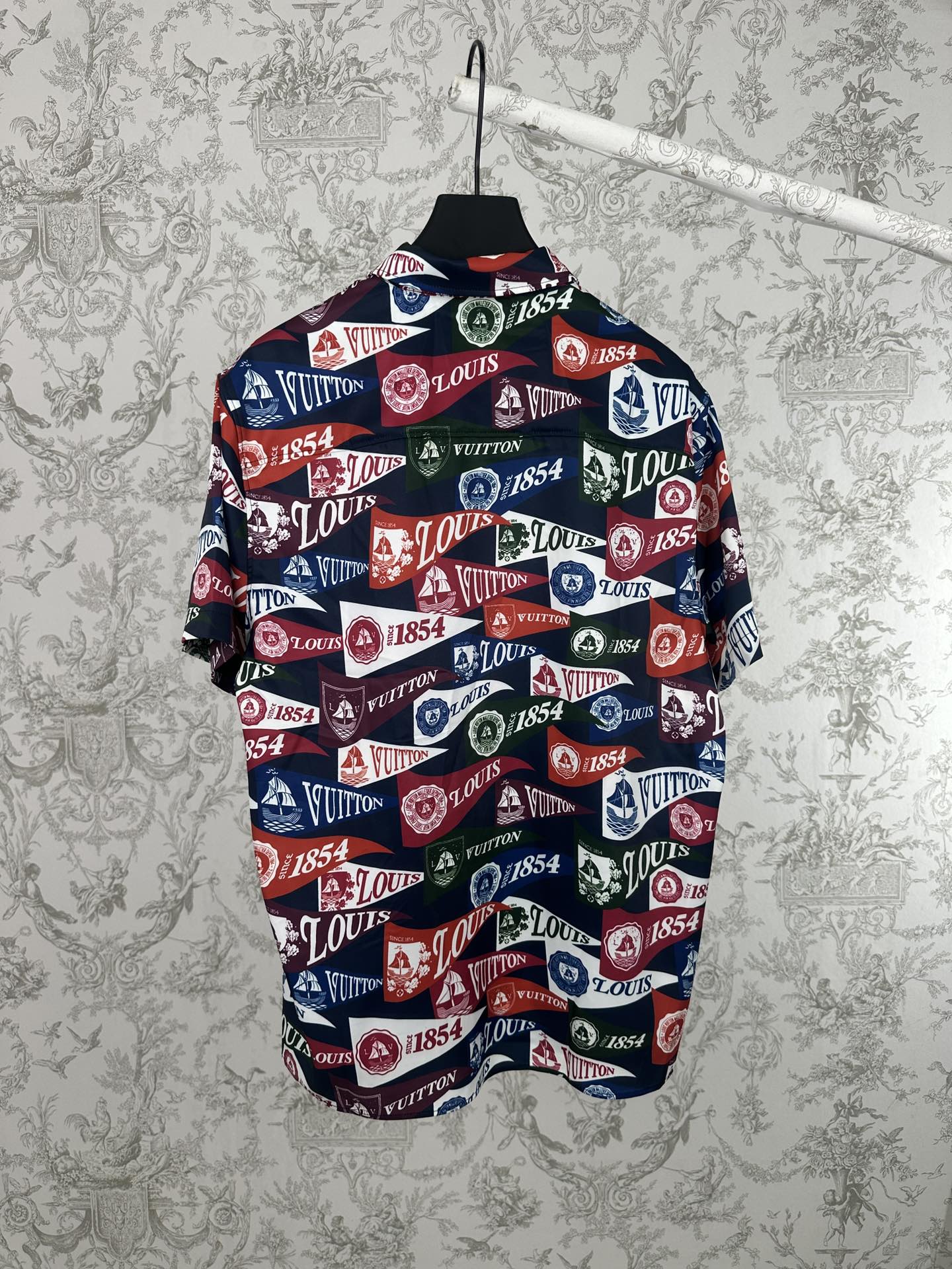 Short-sleeve shirt with multicolor Louis Vuitton logo and crest print, button-front design