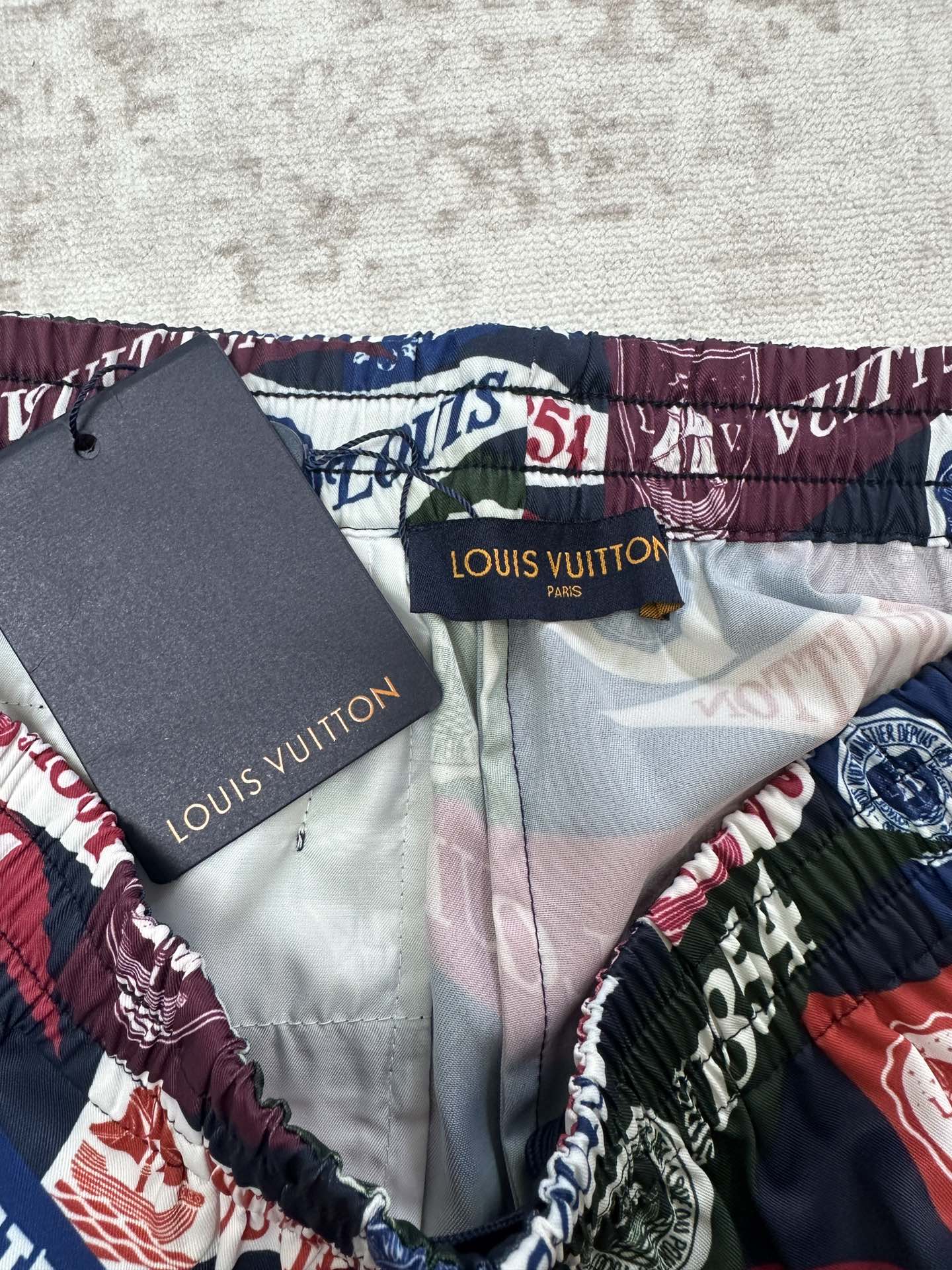 Lined shorts with elastic waist and multicolor exterior logo print
