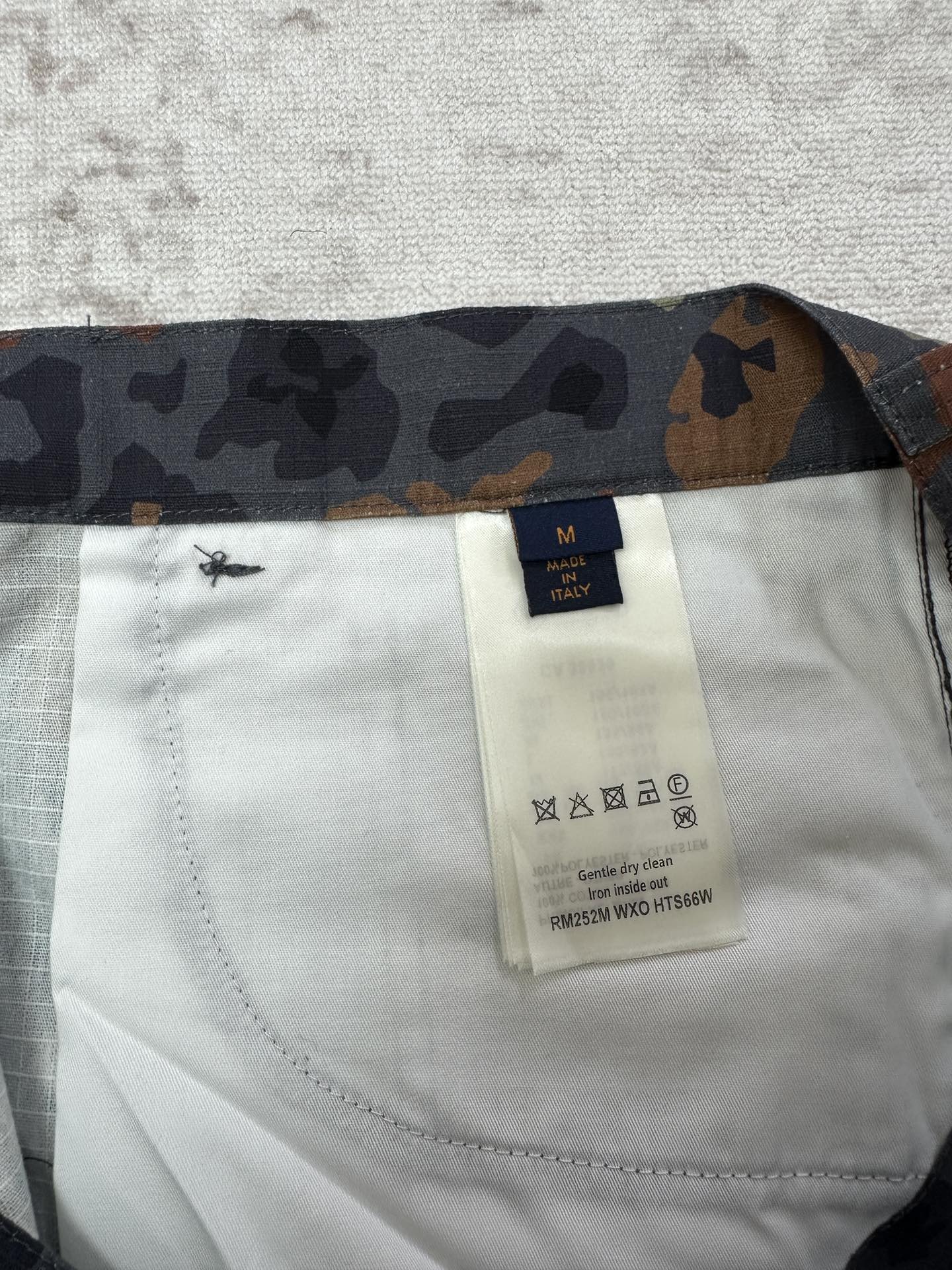 Patterned shorts interior with size label and care tag on light lining