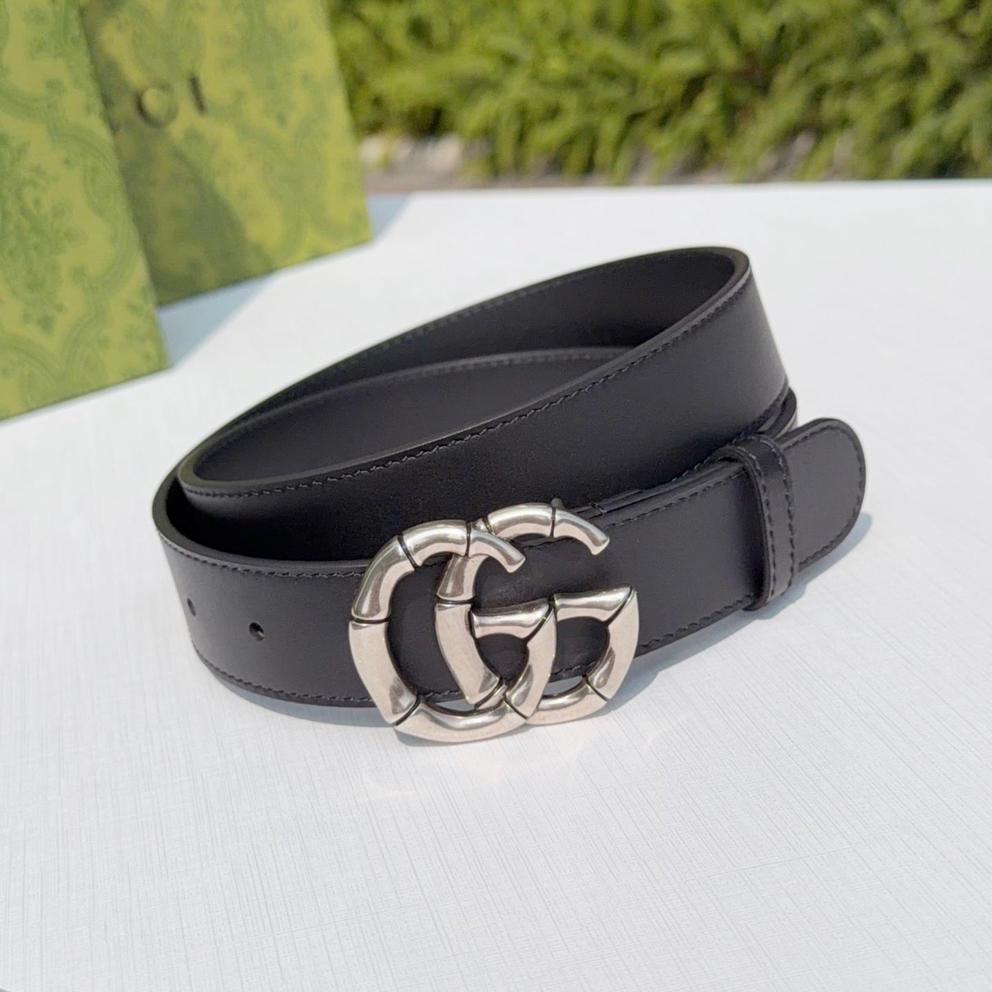 Gucci belt, dark leather strap with centered double-G silver buckle