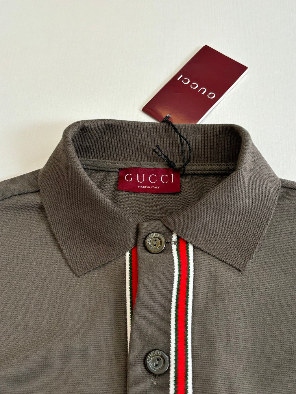 Gucci dark gray polo-style shirt collar with red/green/white striped front trim