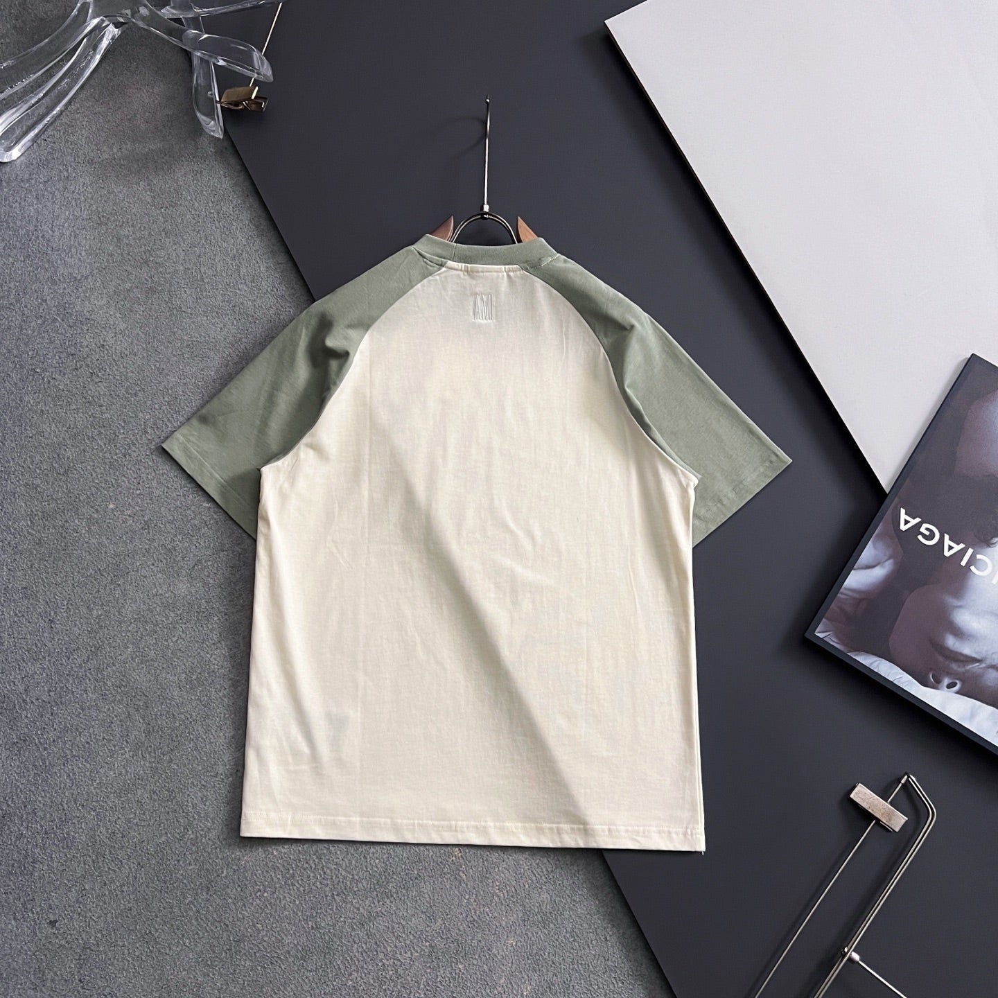 Two-tone T-shirt with white body and light olive sleeves