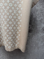 Light beige logo-print T-shirt with patterned fabric and short sleeves at hem