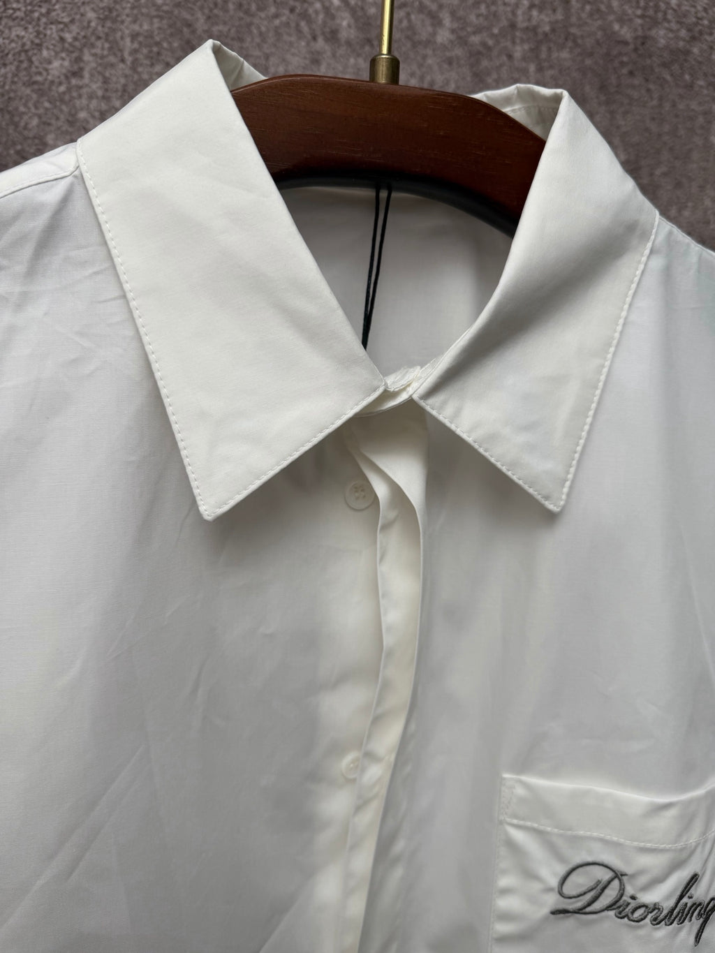 White short-sleeve shirt collar and button placket