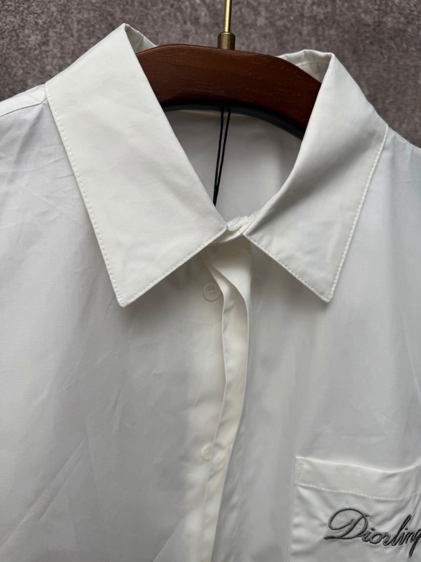 White short-sleeve shirt collar and button placket