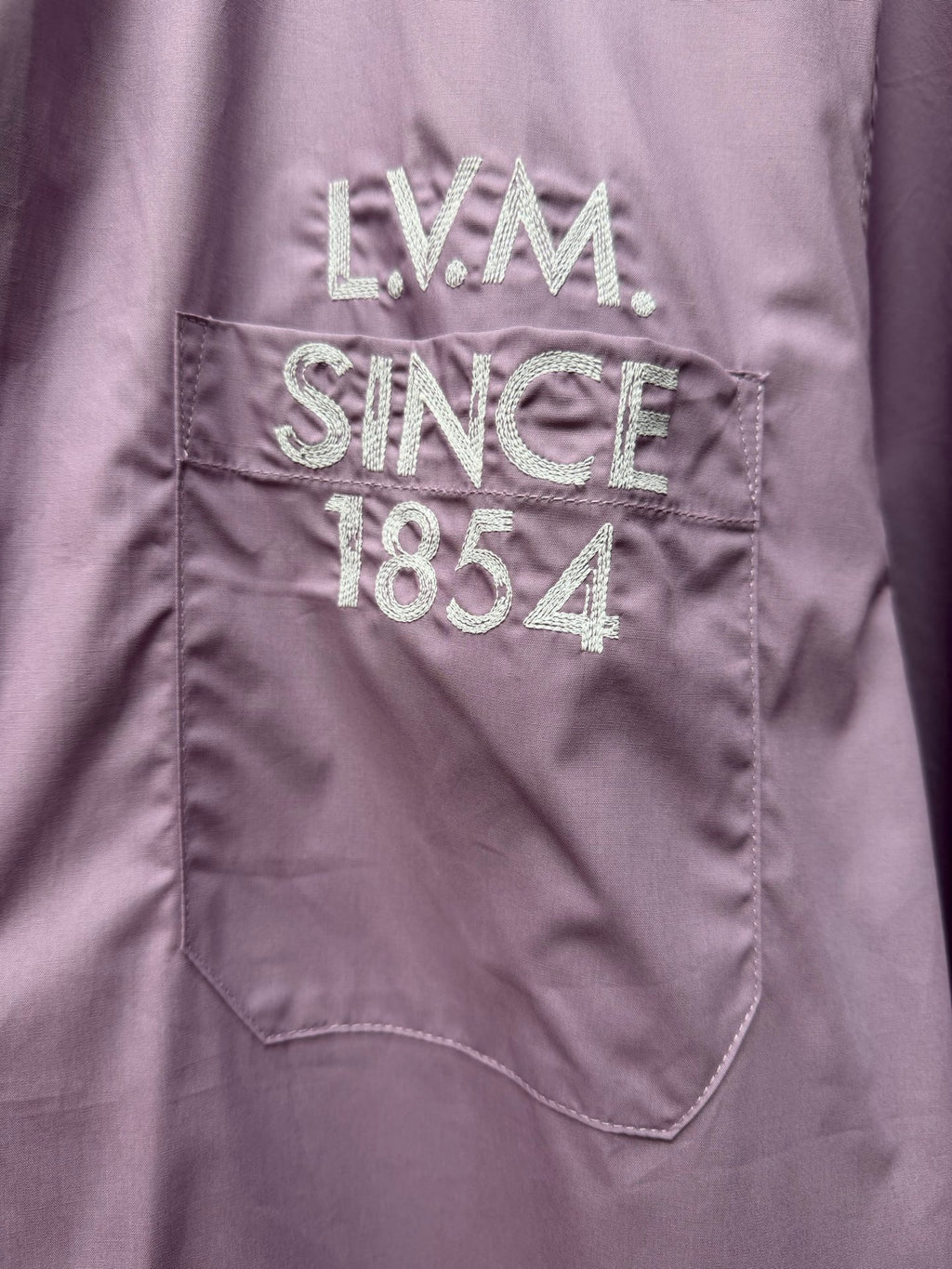 Men's short-sleeve button-up shirt in lavender with LV M Since 1854 logo