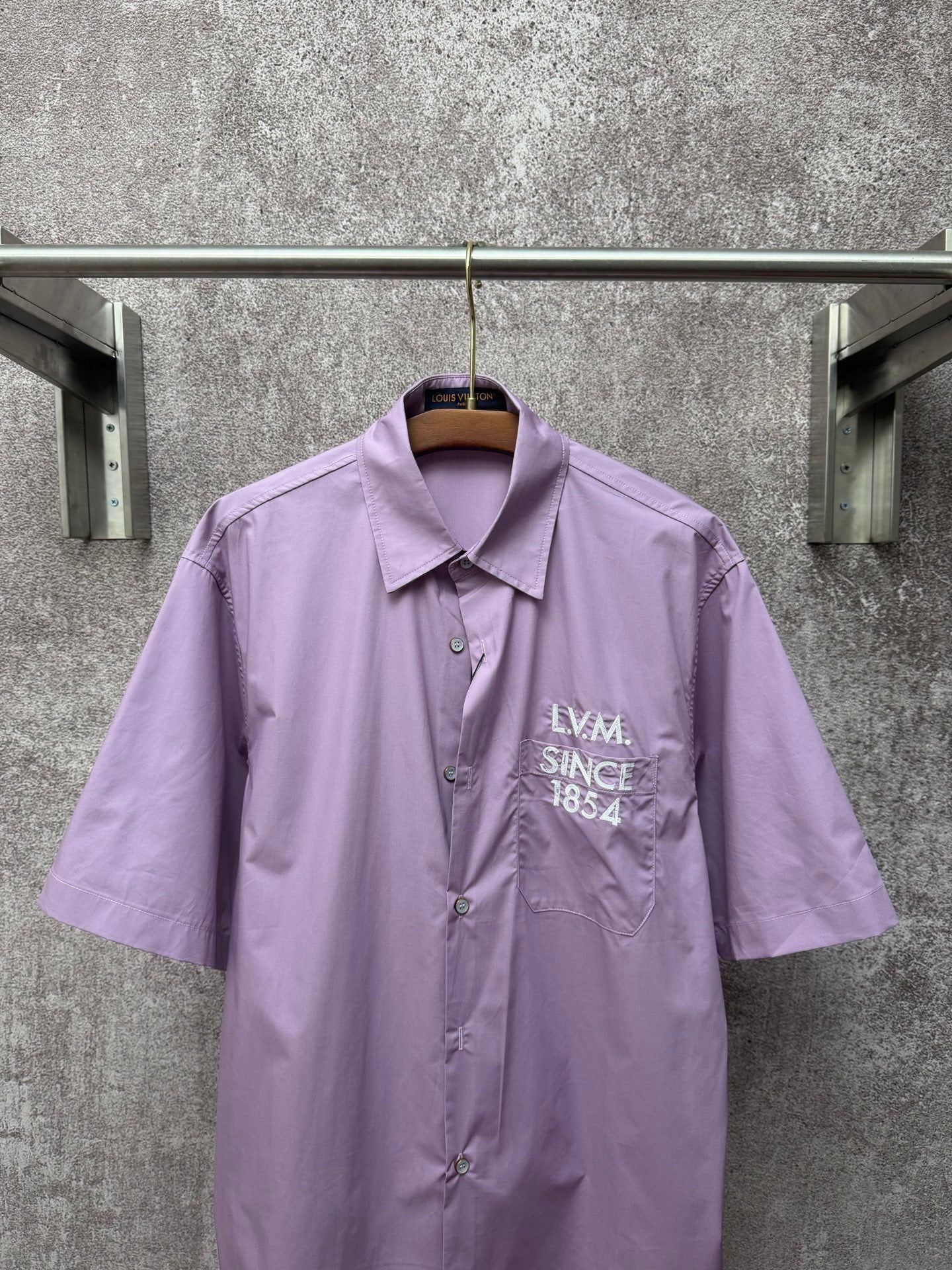 Men's short-sleeve button-up shirt in lavender with chest logo on pocket
