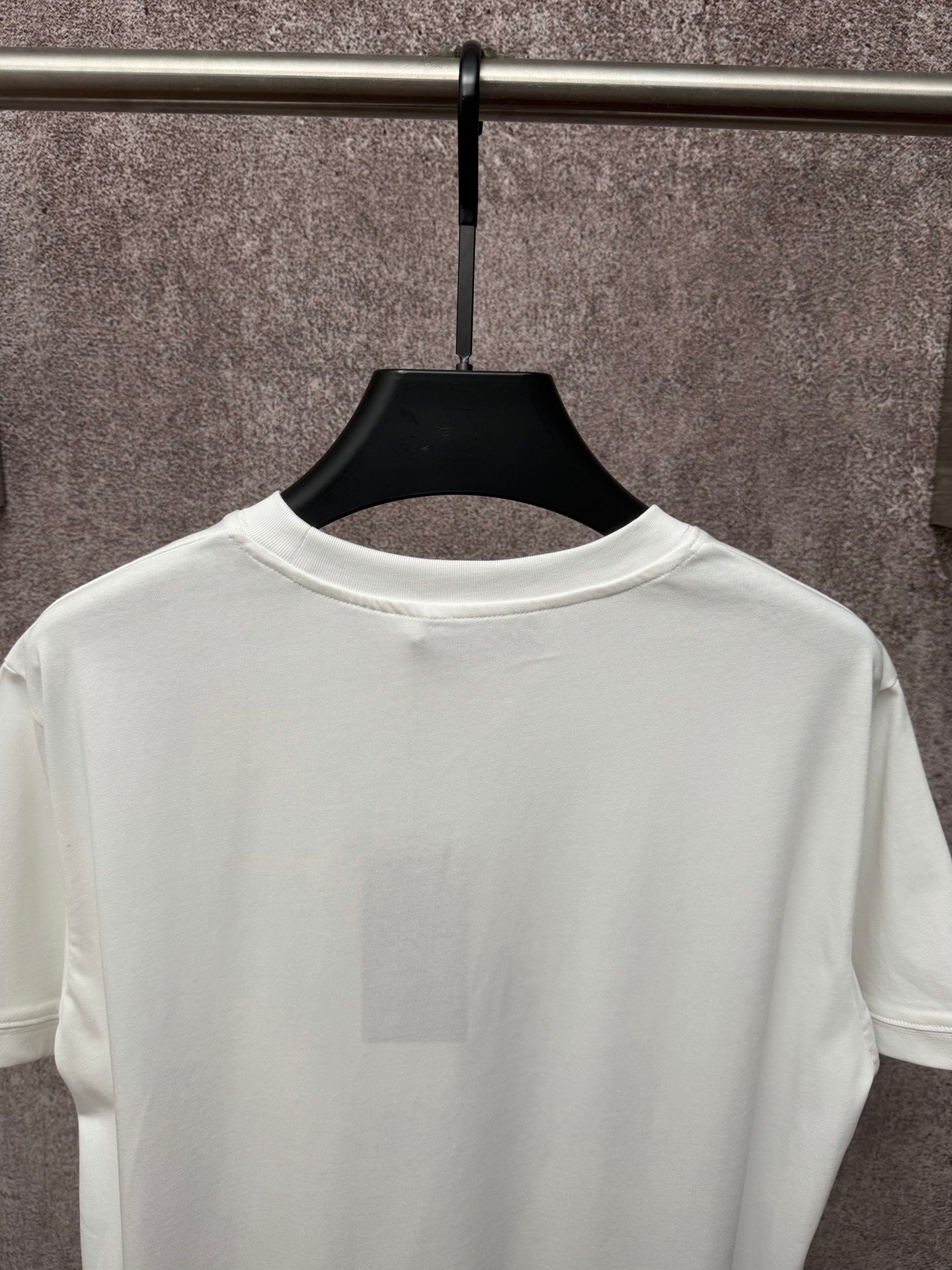 White short-sleeve T-shirt with plain back panel