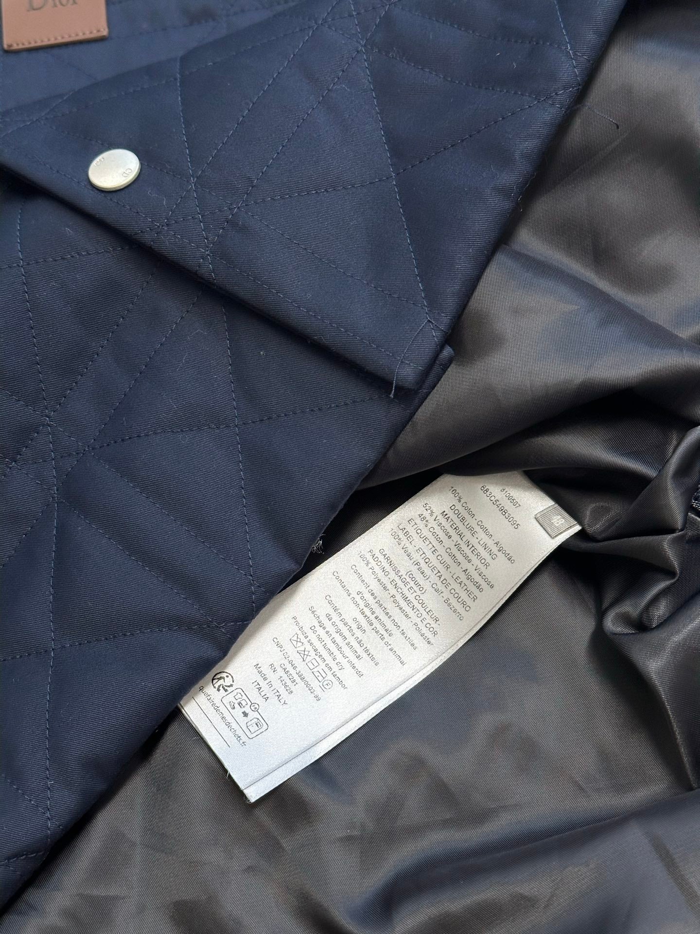 Quilted long jacket with interior lining and printed care label