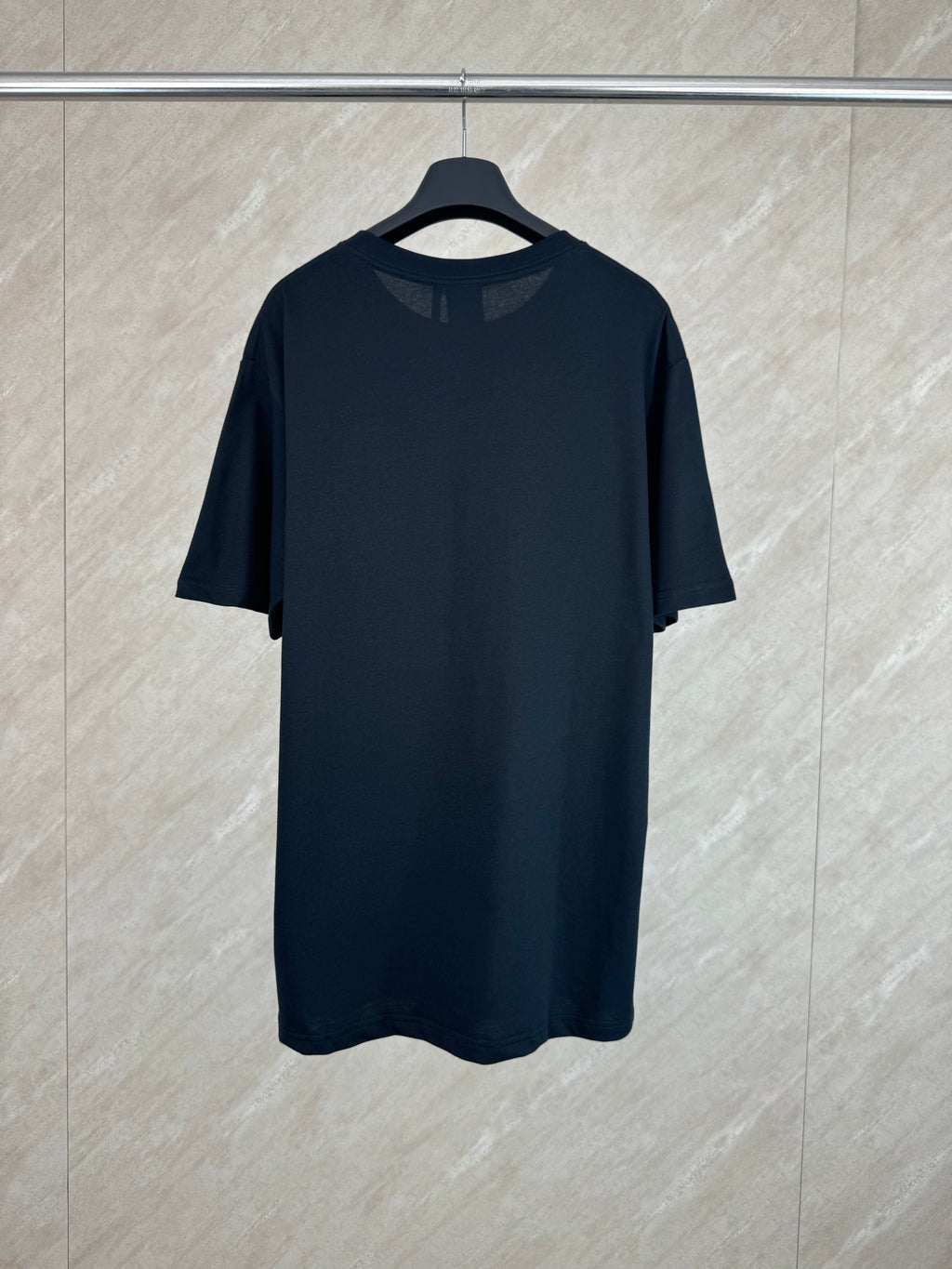 Short-sleeve T-shirt in dark navy, plain back with crew neckline