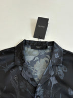Gucci short-sleeve shirt neckline and inner lining, dark with blue floral print