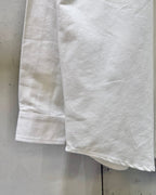 White long-sleeve shirt with straight hem and side seam