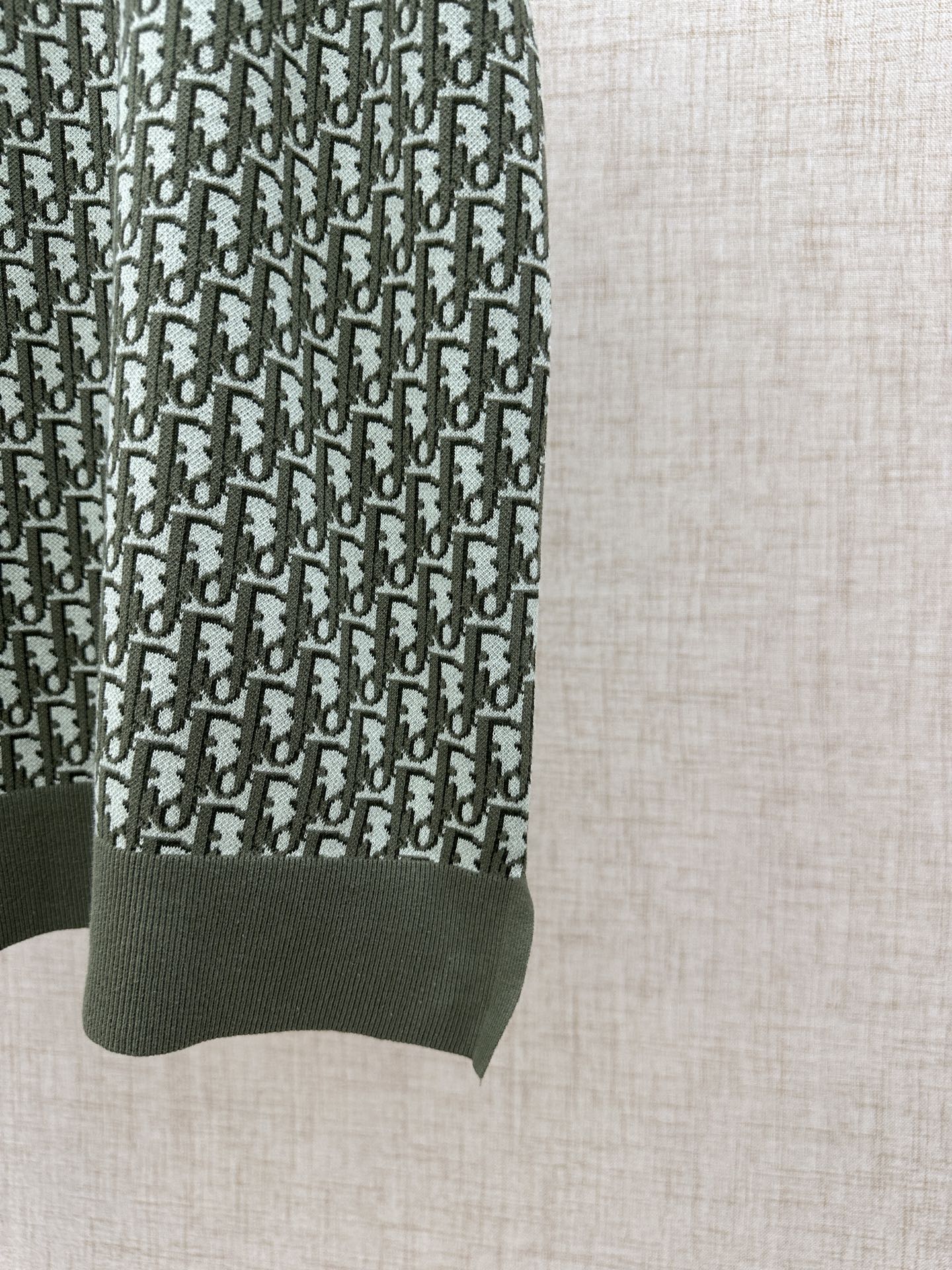 Dark green patterned polo sleeve with ribbed hem cuff