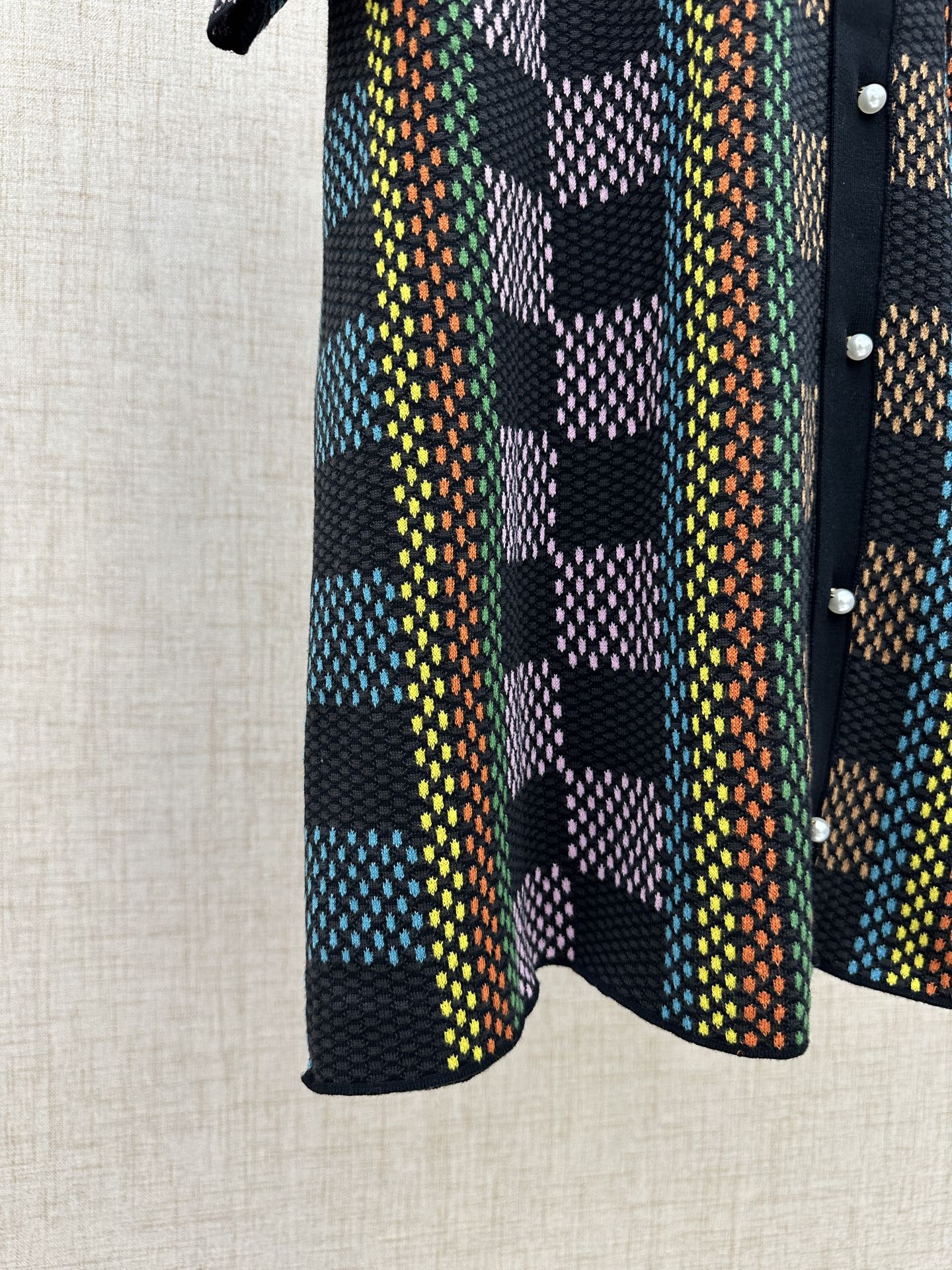 Multicolor checkered short-sleeve shirt with contrast stripe trim near hem