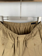 Olive shorts with elastic waistband and two front flap patch pockets
