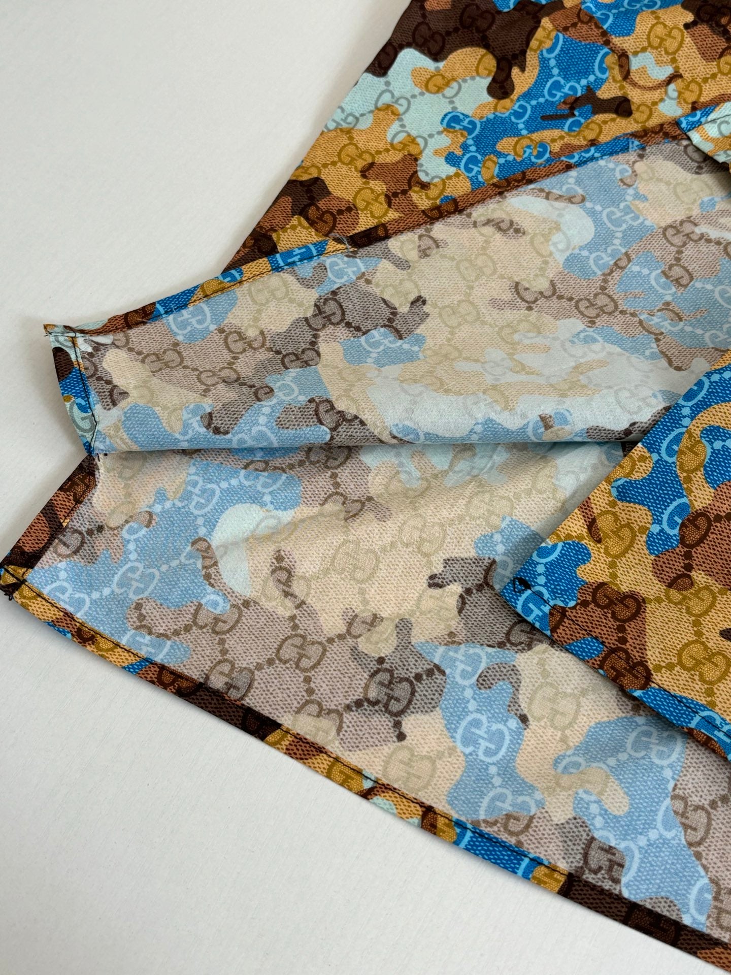 Short-sleeve shirt with collar detail, blue and brown abstract print, inside view