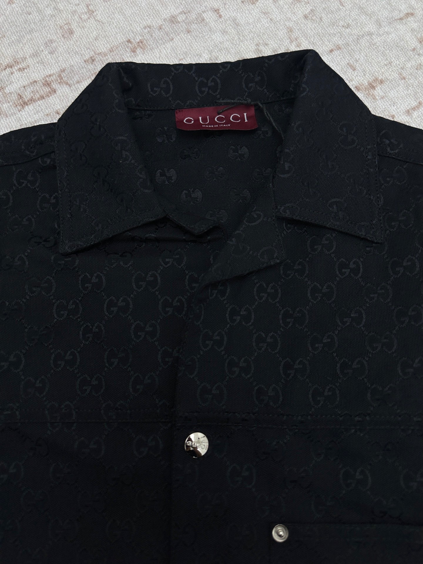Dark navy Gucci-pattern short-sleeve shirt, collar and button placket