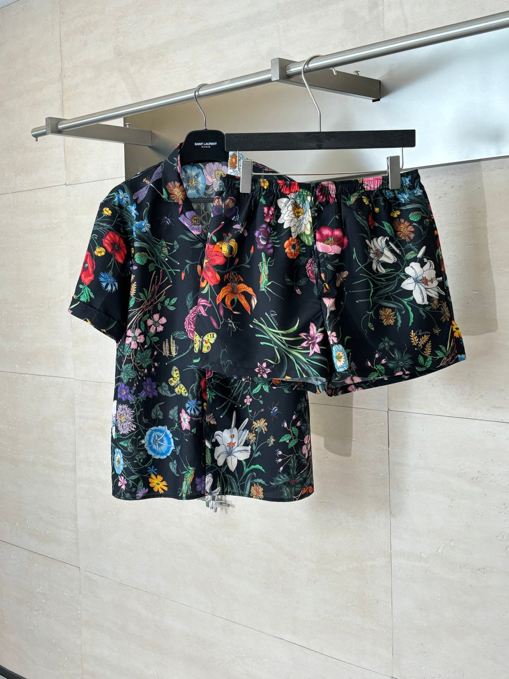 Gucci floral shorts set: dark shorts with colorful flower pattern