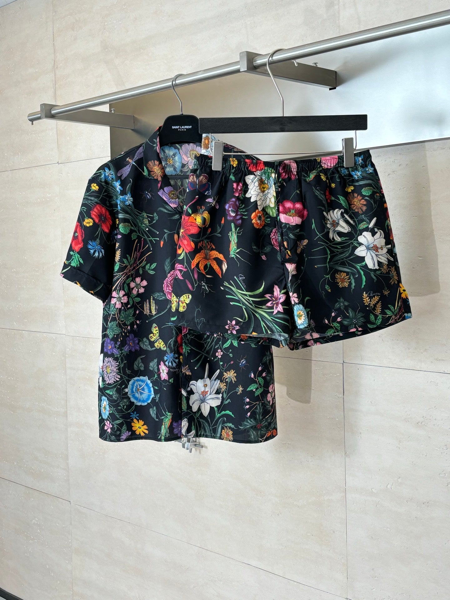 Gucci floral shorts set: dark shorts with colorful flower pattern