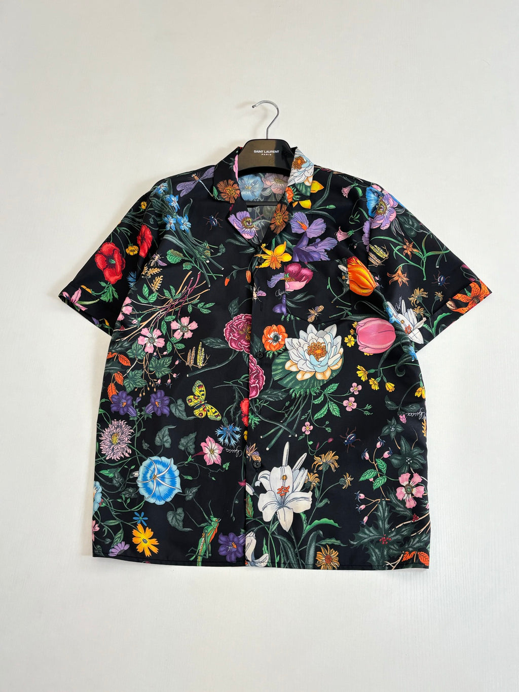 Black Gucci short-sleeve shirt with vibrant multicolor floral print and spread collar