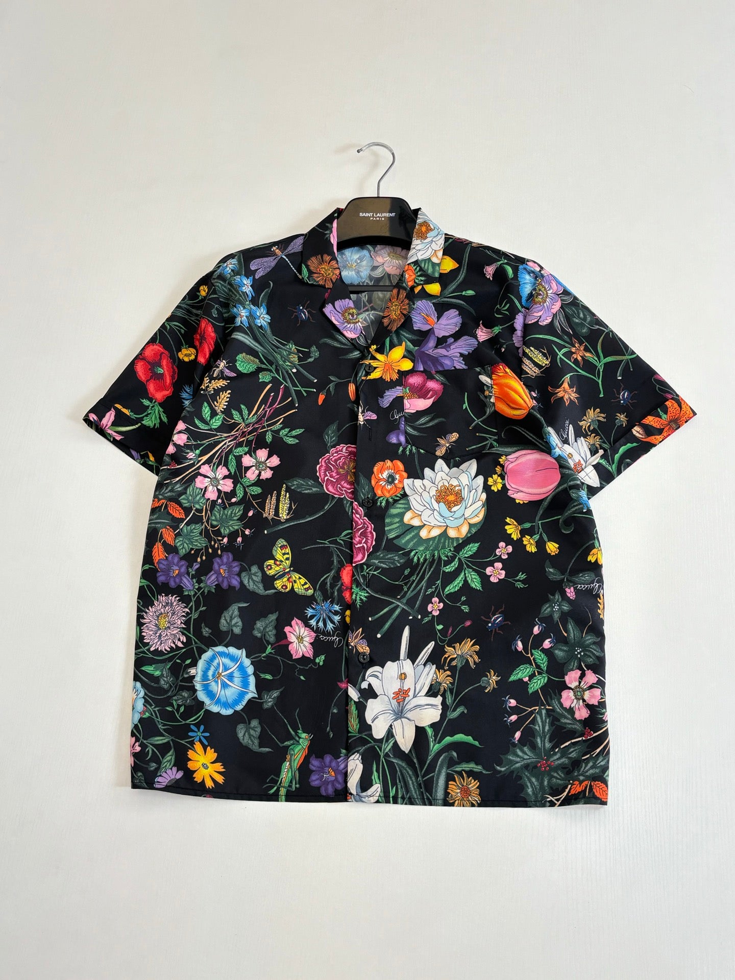 Black Gucci short-sleeve shirt with vibrant multicolor floral print and spread collar