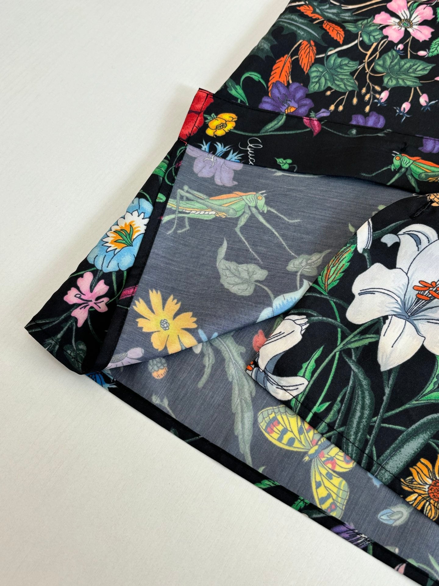 Black Gucci short-sleeve shirt opening, floral and butterfly print on dark fabric