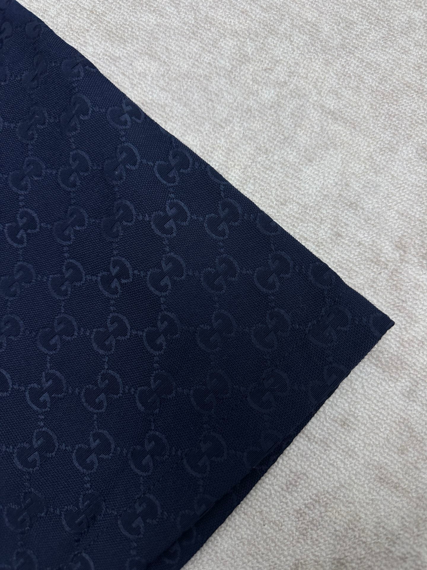 Dark navy short-sleeve shirt sleeve and side seam with allover GG pattern