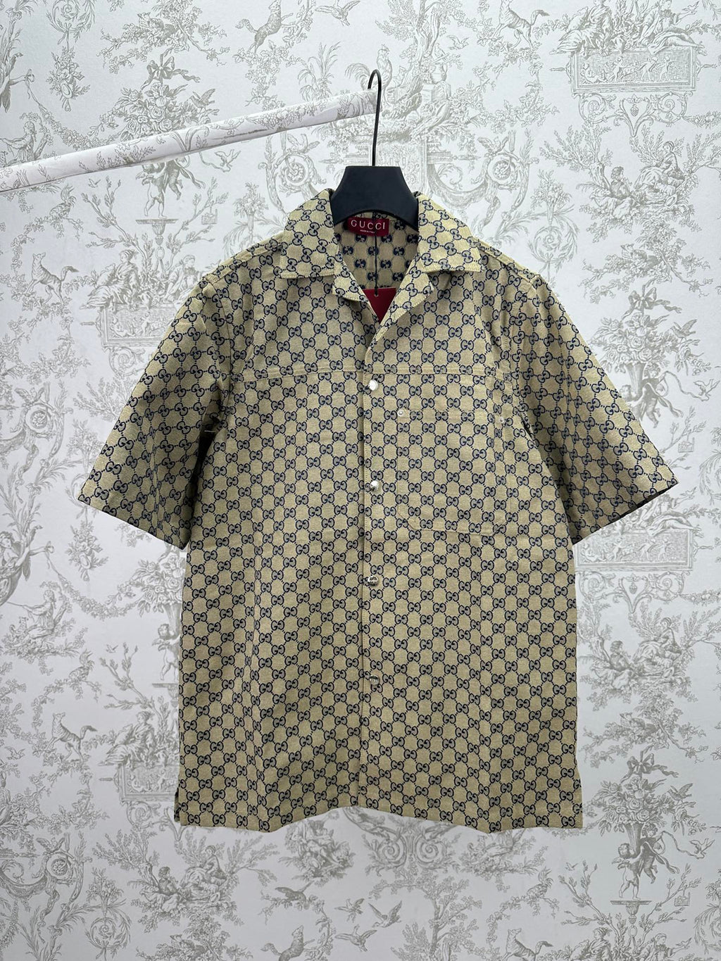 Gucci short-sleeve shirt with GG pattern, button-front and pointed collar