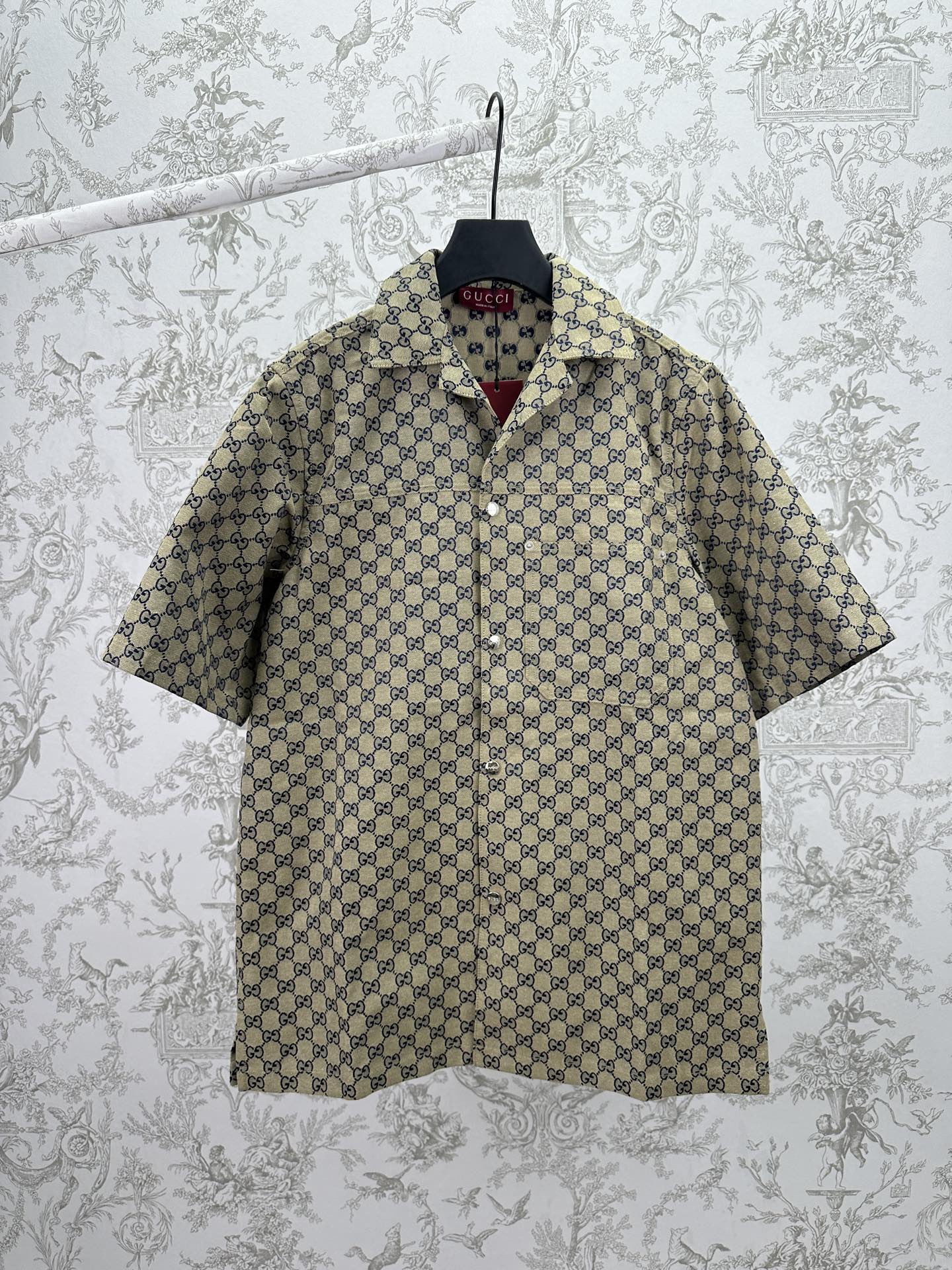 Gucci short-sleeve shirt with GG pattern, button-front and pointed collar