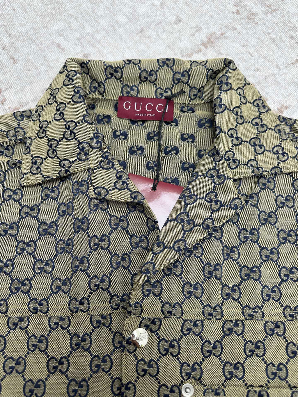 Gucci short-sleeve shirt collar and neckline with GG pattern and metal buttons