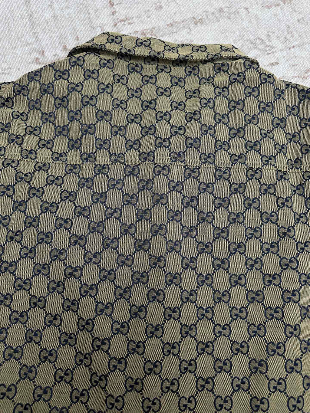 Gucci short-sleeve shirt back close-up with allover GG pattern