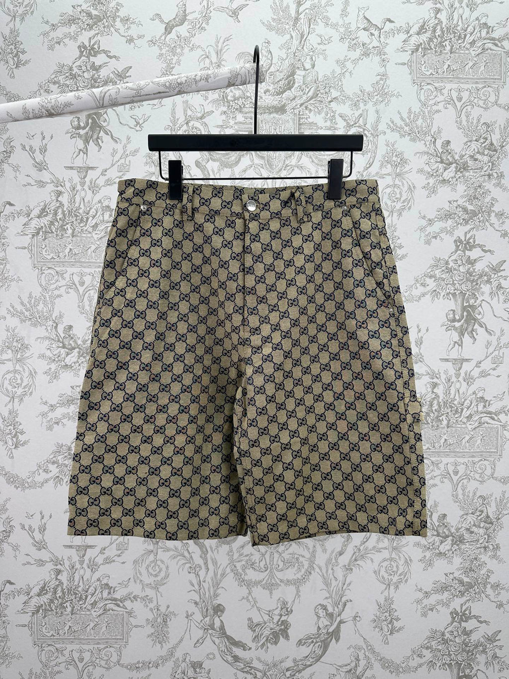 Gucci patterned shorts with GG monogram print, pleated front, dark button closure