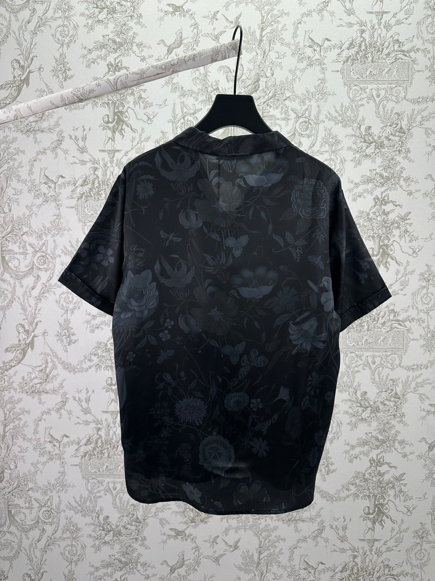 Gucci short-sleeve shirt back, dark navy with floral pattern, short sleeves