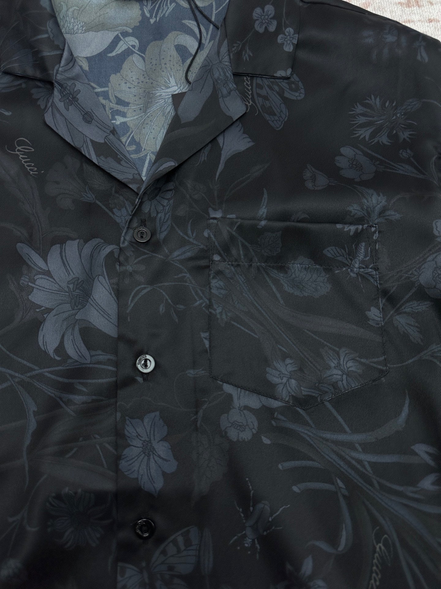 Short-sleeve shirt front, dark navy floral print, button placket and patch pocket