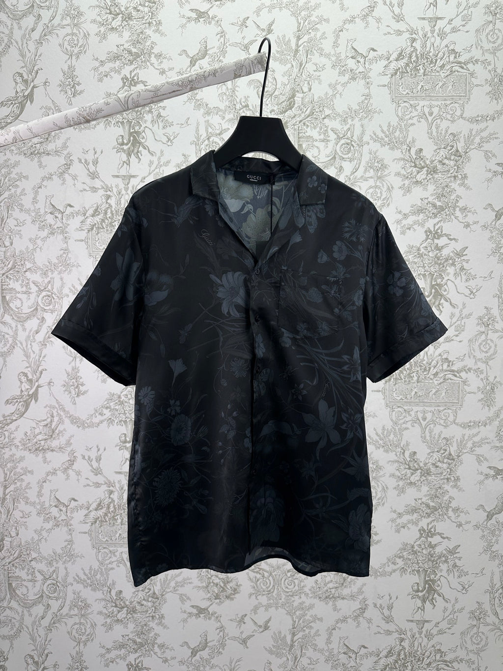 Gucci short-sleeve shirt with floral print, dark navy, button front, point collar