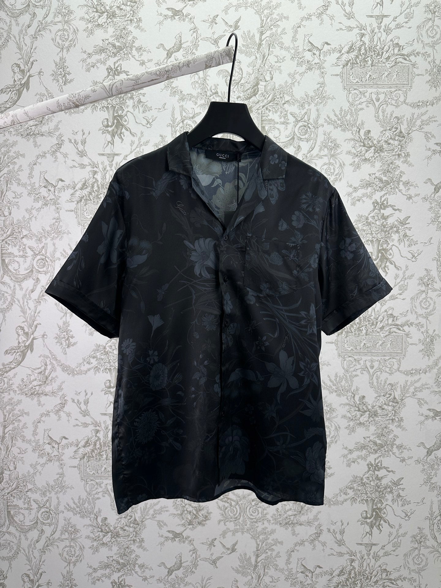 Gucci short-sleeve shirt with floral print, dark navy, button front, point collar