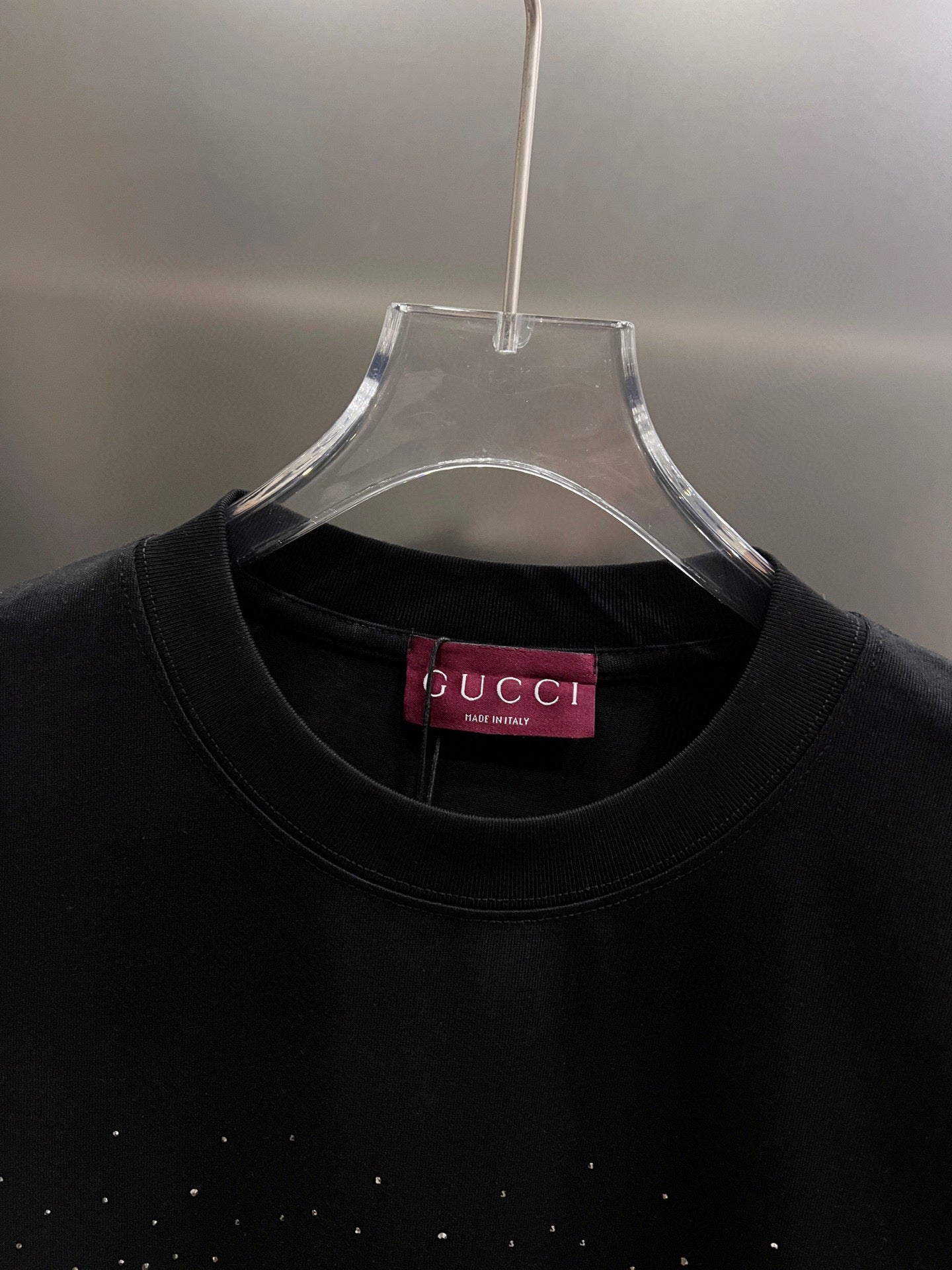 Black Gucci short-sleeve T-shirt neckline with Gucci label inside collar