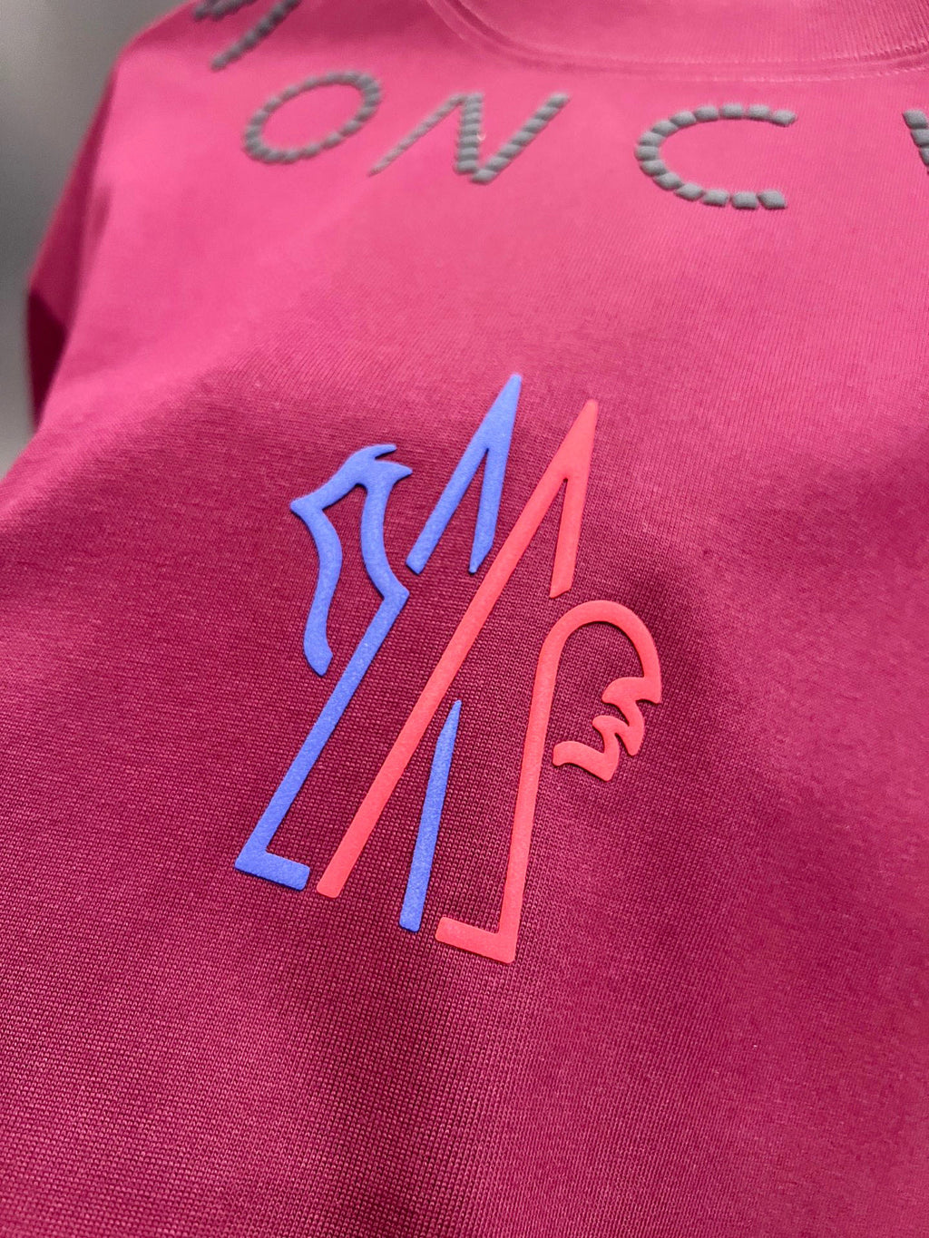 Moncler dark-red short-sleeve T-shirt close-up of front logo print