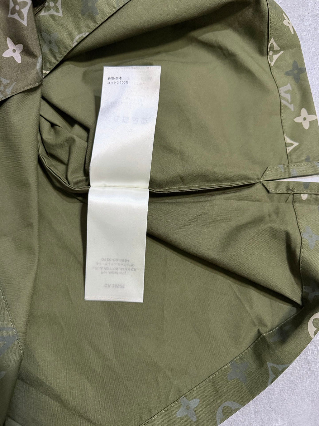 Louis Vuitton monogram short-sleeve shirt in olive green with interior label and stitched hem