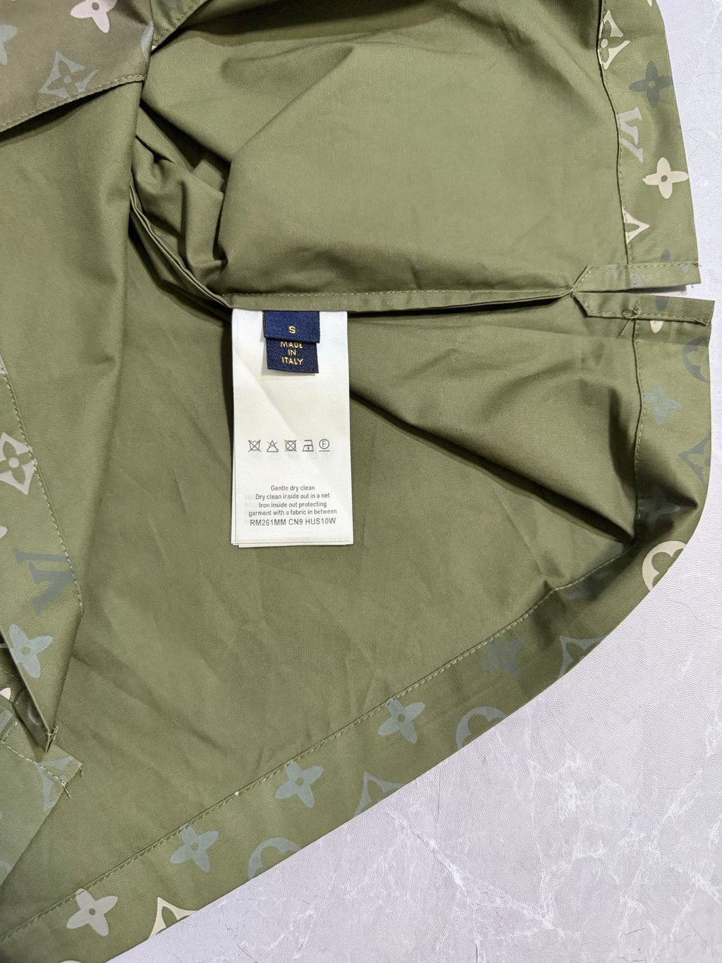 Louis Vuitton monogram short-sleeve shirt in olive green with side seam and inner tag