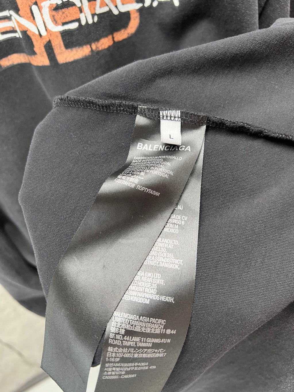 Gray Balenciaga T-shirt neck label tag inside collar