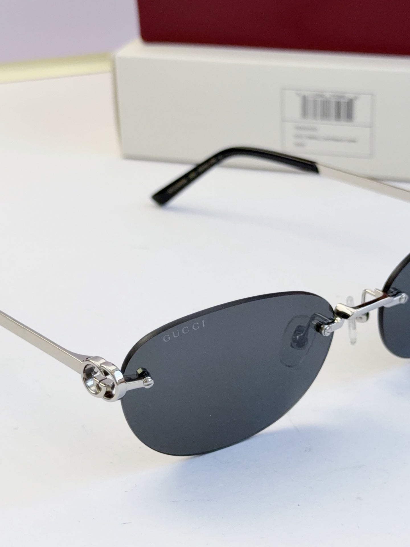 Gucci round sunglasses close-up with gold-tone hardware, black temples, and dark lenses