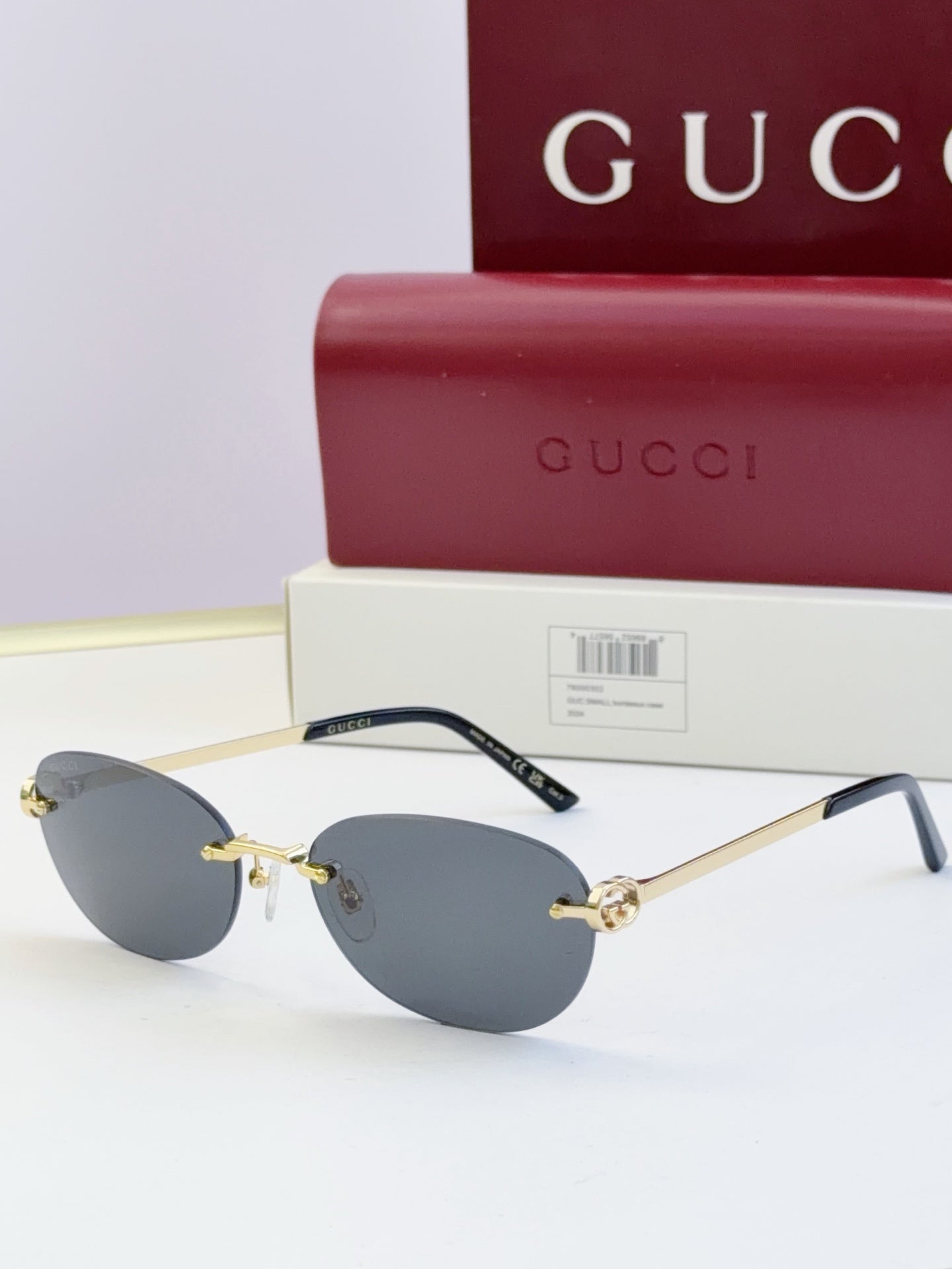 Gucci round sunglasses with gold-tone metal frame, black temples, and dark lenses