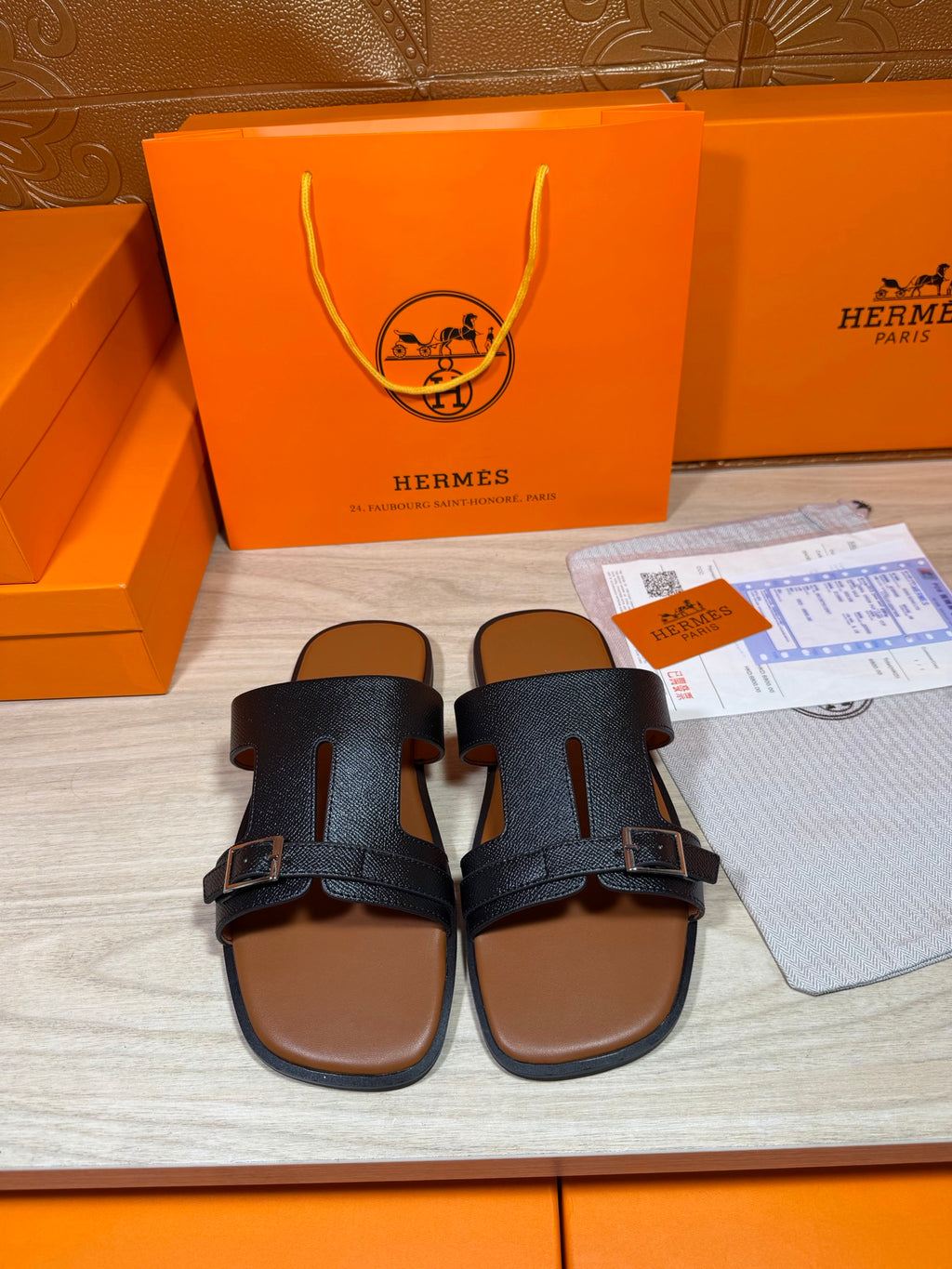 Hermes sandals in dark blue with two strap buckles and open toe, flat sole